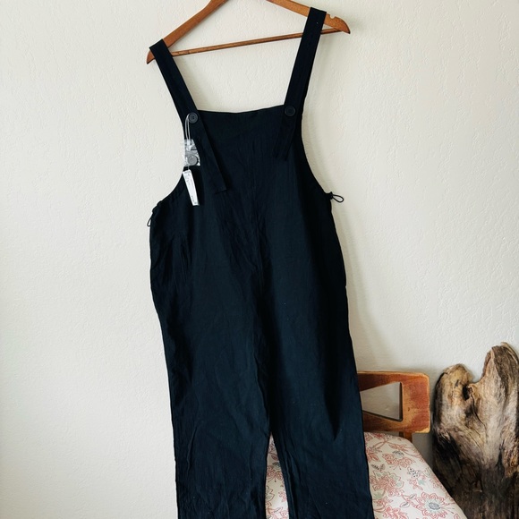 Boutique | black jumpsuit overalls - Picture 3 of 5